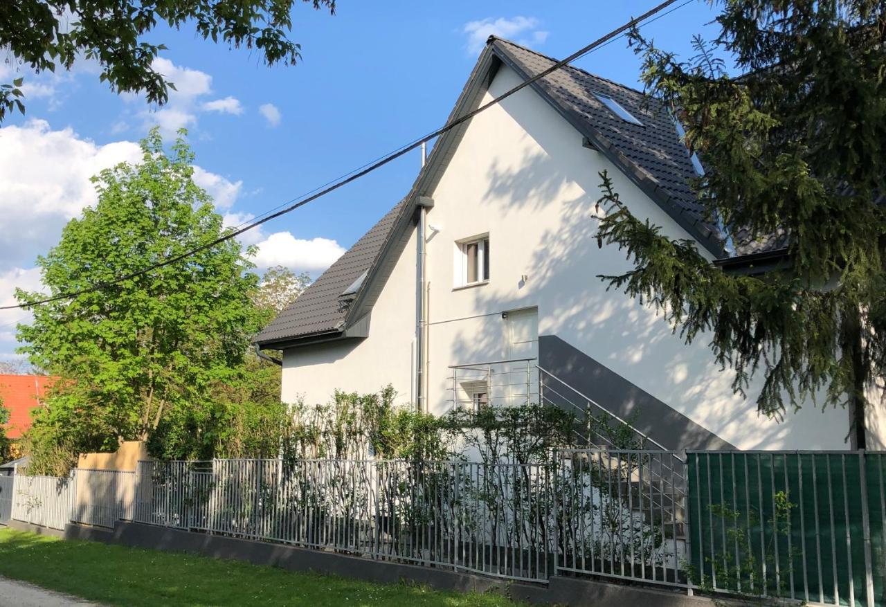 Green Buda Valley: Holiday Home With Garden Budapest Exterior photo